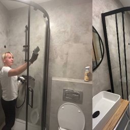 MicoClean - Sprzątanie kabiny prysznicowej z czarnymi profilami przez osobę w rękawicach ochronnych. Widok na umywalkę i toaletę w szarej łazience.
