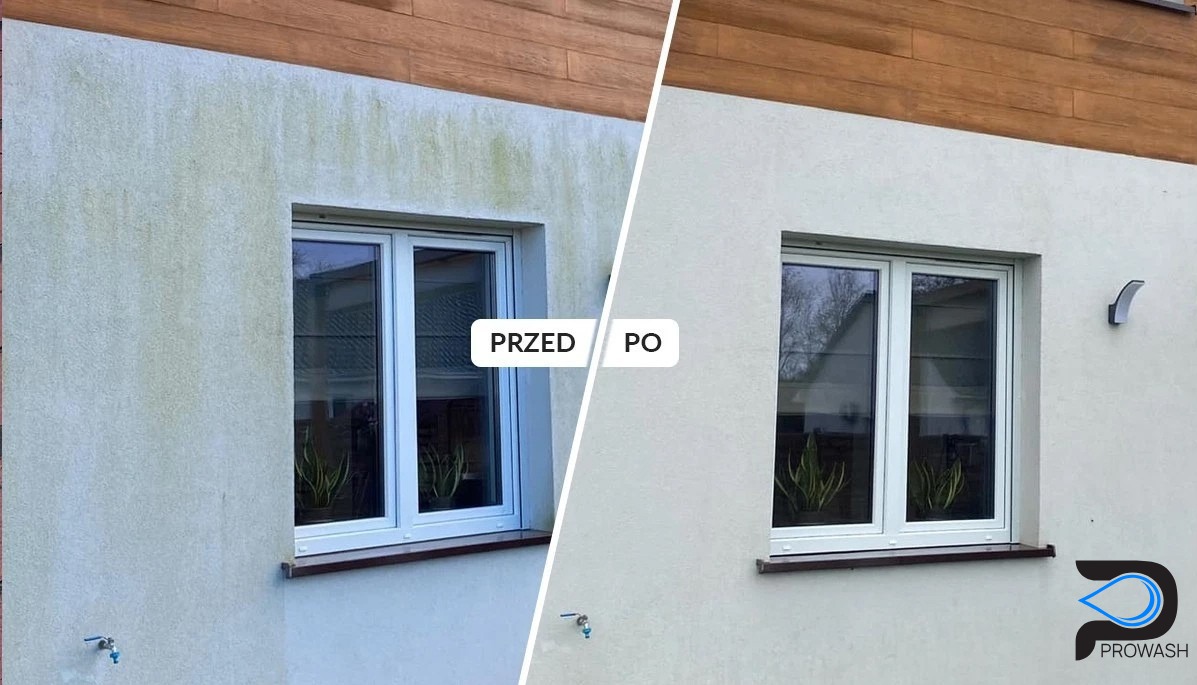 Elewacja budynku przed i po czyszczeniu, widoczne okno i drewniane wykończenie. Po prawej stronie elewacja jest czysta, po lewej pokryta zielonym nalotem.