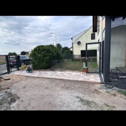 Układanie kostki brukowej Śniaty 1