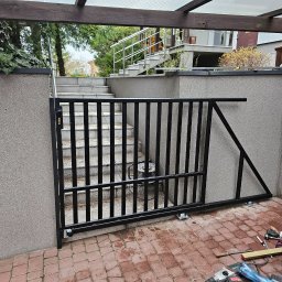 Tani-Spaw - Furtka do wejscia na posesje w kształcie bramy przesuwnej