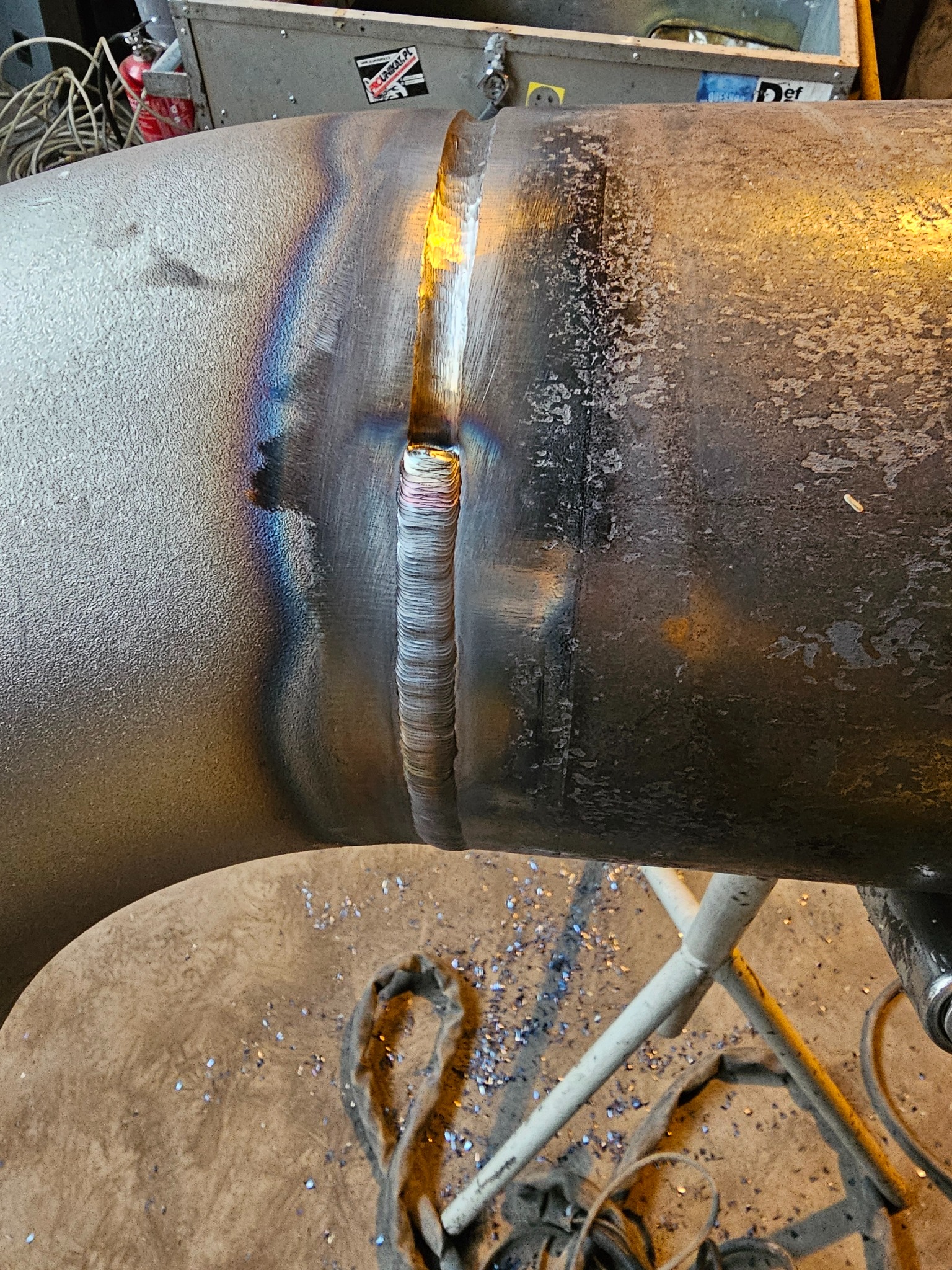 Spawanie rury czarnej ze szczeliną metodą tig pod badanie Rtg