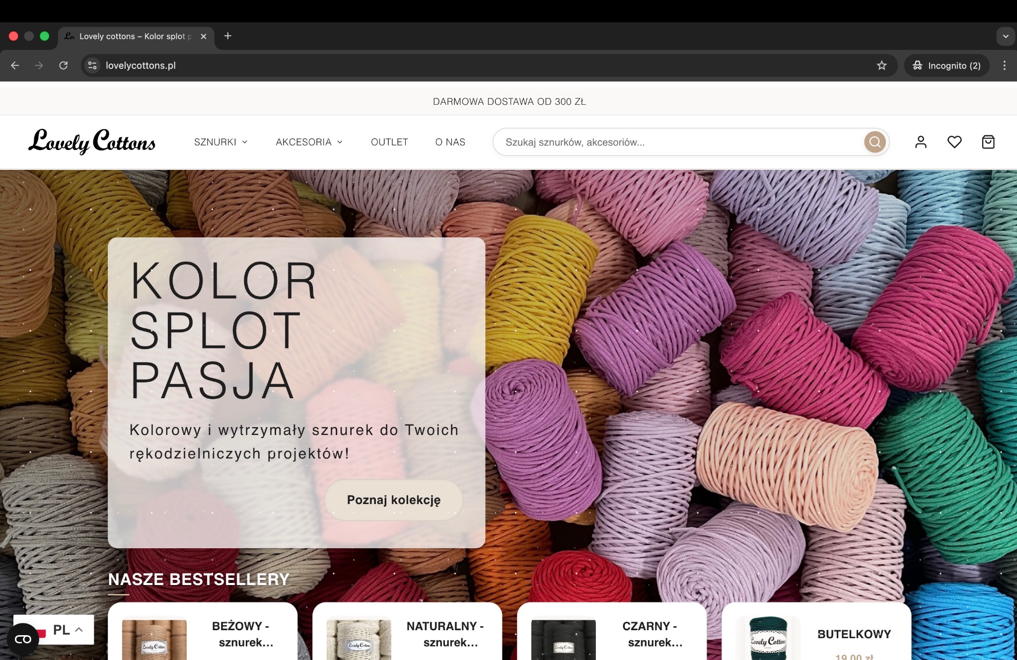 Strona internetowa sklepu Lovely Cottons ze Szczecina, prezentująca kolorowe sznurki do rękodzieła. Widoczne różne kolory i tekst 'Kolor splot pasja'.