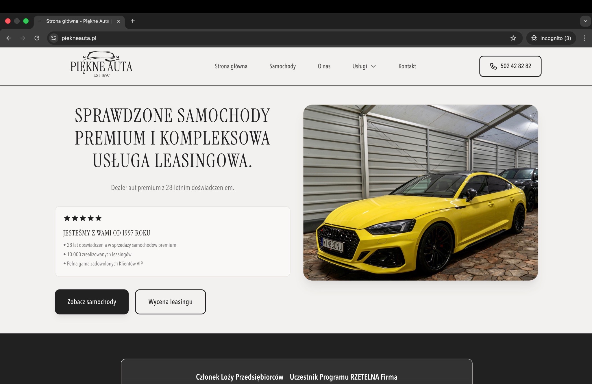 Strona internetowa z ofertą leasingu samochodów premium. Żółty samochód Audi na tle hali. Logo firmy 'Piękne Auta' w lewym górnym rogu. Przycisk 'Wycena leasingu'.
