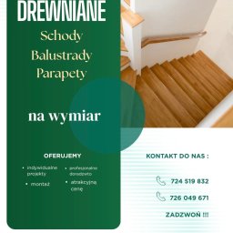 Drewniane schodki - Reklama firmy oferującej drewniane schody, balustrady i parapety na wymiar. Widok z góry na jasne schody z drewnianymi stopniami. Kontakt i oferta na zielonym tle.