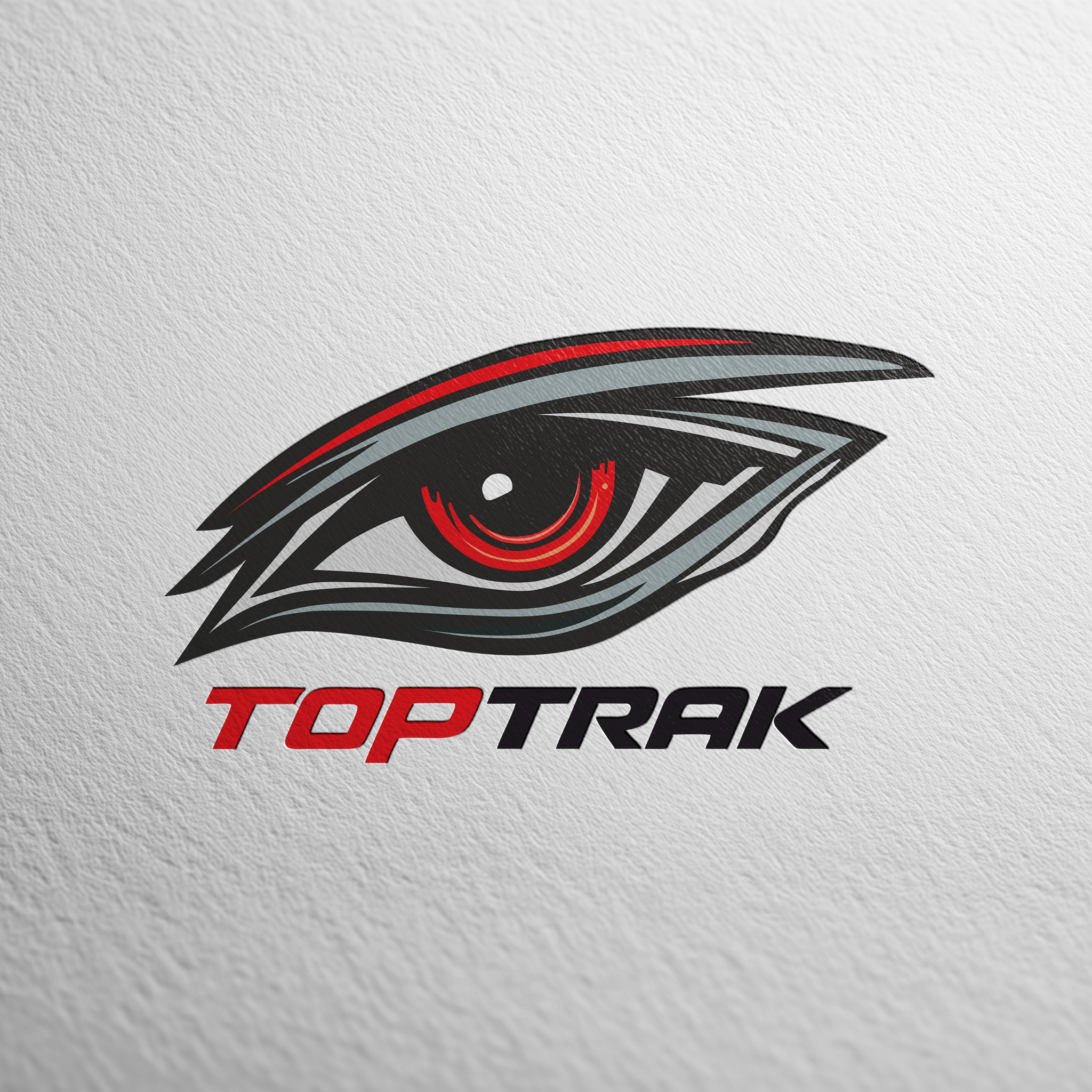 Dynamiczne logo 'TopTrak' z motywem oka, aerodynamicznymi kształtami i liniami reflektorów na teksturowanym, białym tle. Czerwono-szaro-czarna kolorystyka.