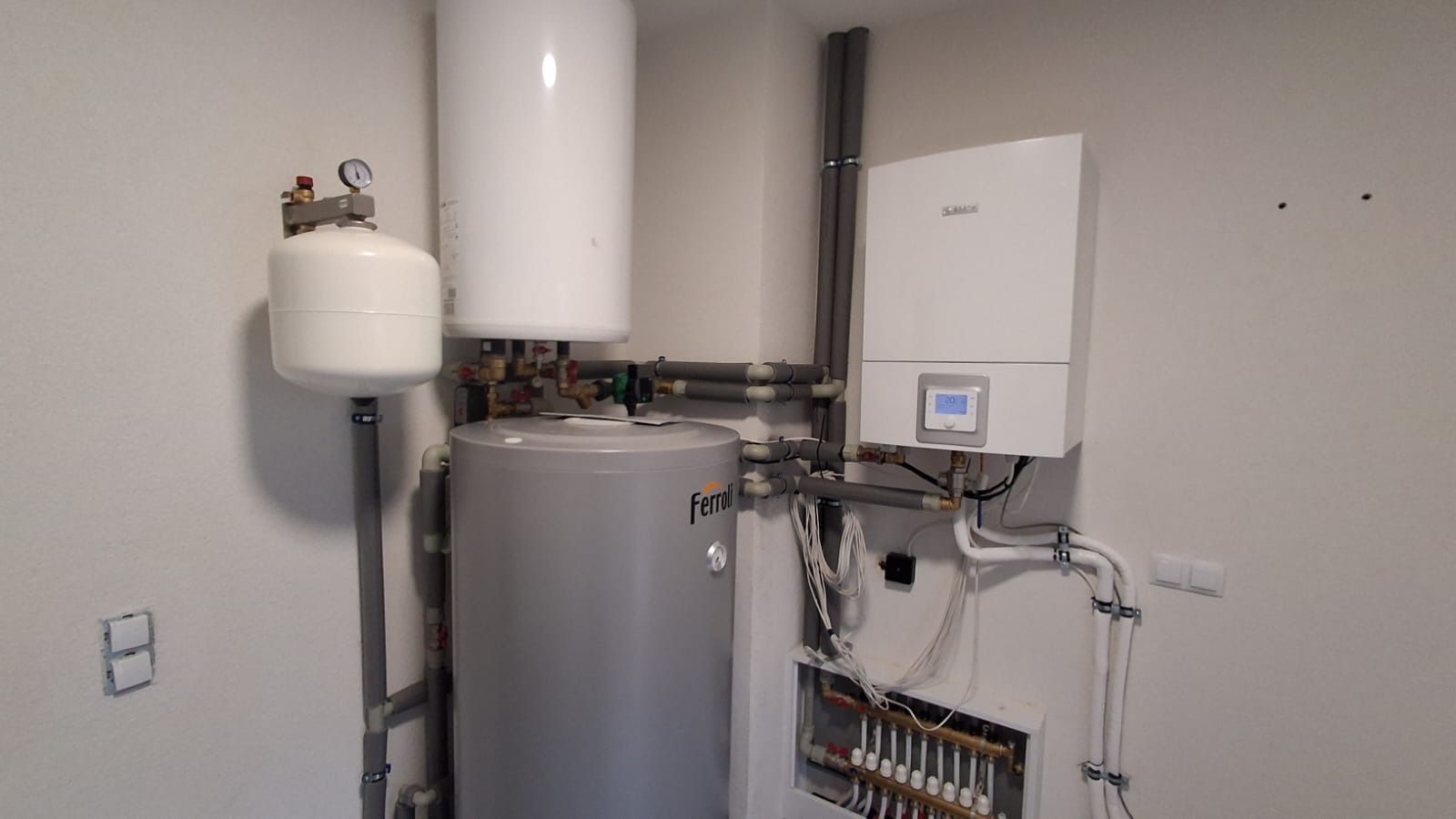 Pompa ciepła Bosch Split AWS dwie sztuki.