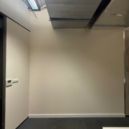 KSS INVESTMENTS SPÓŁKA Z OGRANICZONĄ ODPOWIEDZIALNOŚCIĄ - Ścianka Działowa w budynku biurowym.