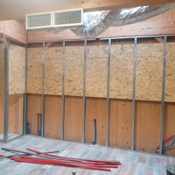 Hubert Słaboń - Na życzenie klienta górna część została wzmocniona płytami OSB, aby można było powiesić cięższe elementy.