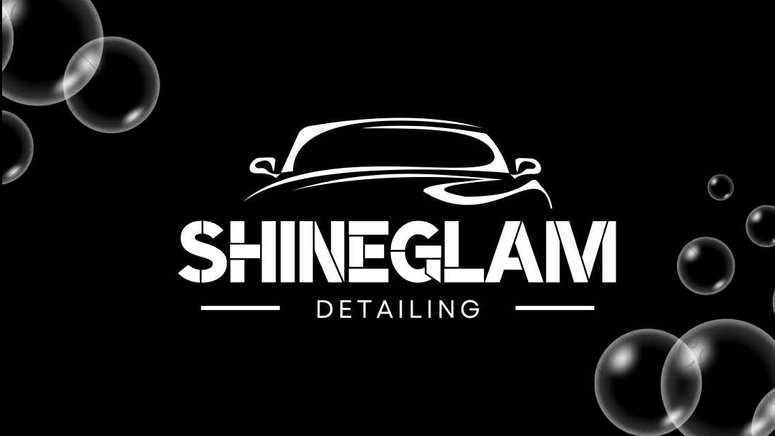 Czarno-białe logo Shineglam Detailing z sylwetką auta i bąbelkami, prezentujące usługi auto detailingu.