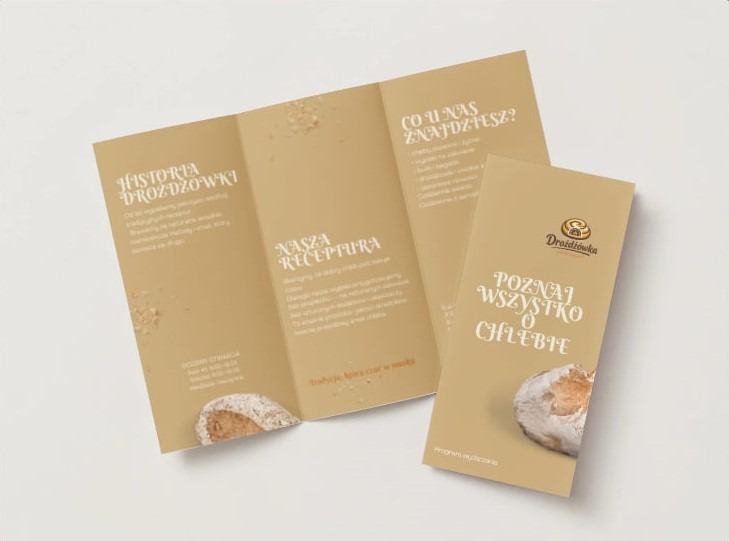 Beżowa, trójdzielna ulotka i pojedyncza karta informacyjna z logo piekarni 'Drożdżówka' i hasłem 'Poznaj wszystko o chlebie'.