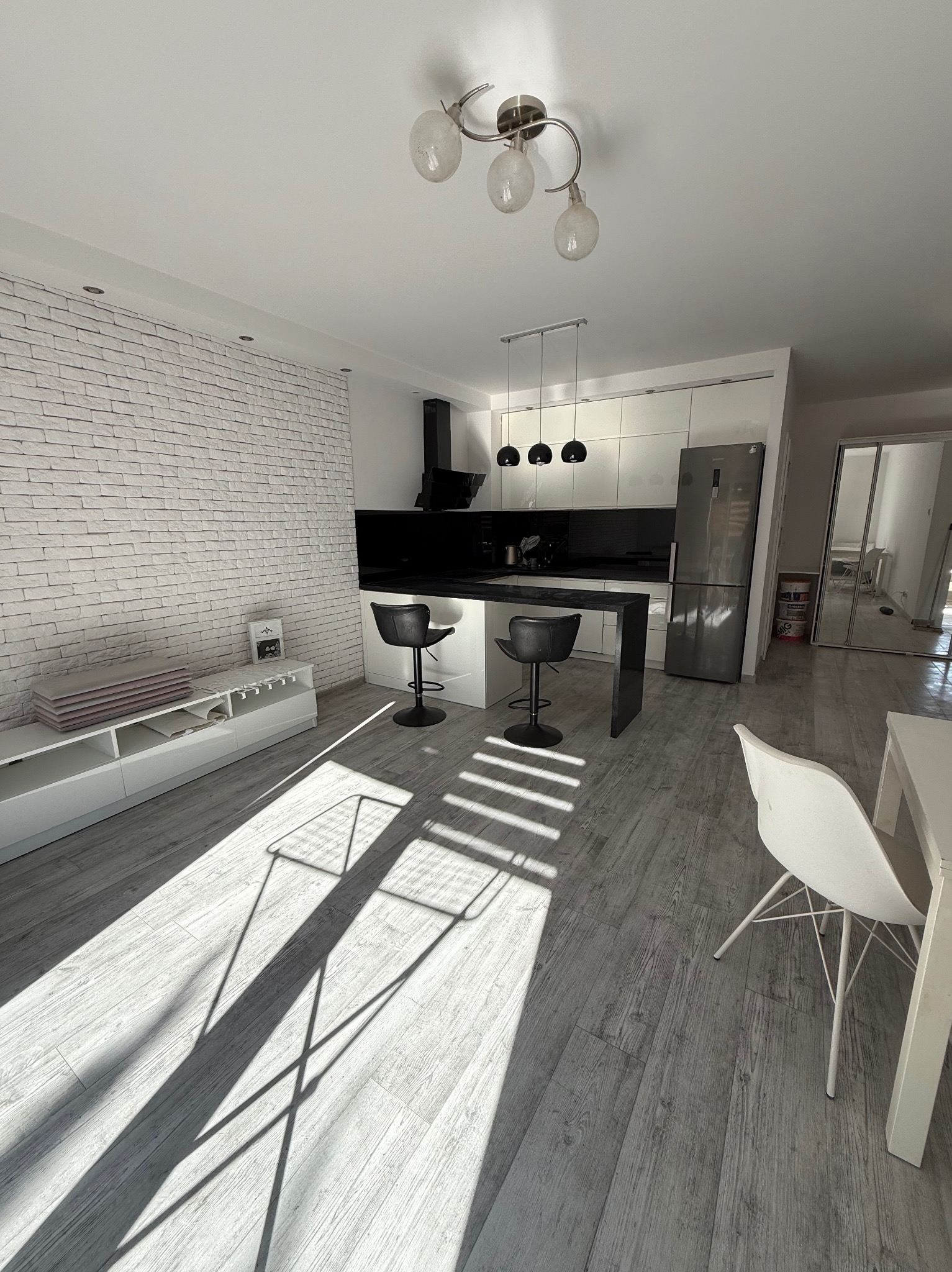 Praca obejmująca odświerzenie mieszkania