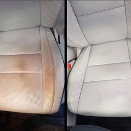 Aurum.Clean - Białe skórzane siedzenie samochodowe: po lewej zabrudzone, po prawej wyczyszczone. Widoczny efekt usługi czyszczenia tapicerki samochodowej.