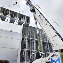 Dysponujemy zaawansowanymi technicznie żurawiami samojezdnymi GROVE (GMK4080, GMK4100L, GMK5220, GMK5160) o udźwigu od 80 do 220 ton