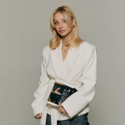 Nazywam się Edyta Zaboroś. Jestem stylistką i personal shopperką z 9-letnim doświadczeniem. Pomagam stworzyć spójny styl, który podkreśla atuty, oszczędza czas i daje pewność siebie. Wizerunek, w którym czujesz się najlepiej — na co dzień.


