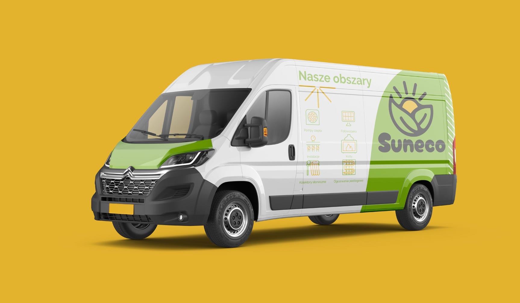 Biały van z zielonymi akcentami i logo Suneco, prezentujący usługi: pompy ciepła, fotowoltaika, instalacje, kotły, kolektory słoneczne i ogrzewanie podłogowe na żółtym tle.
