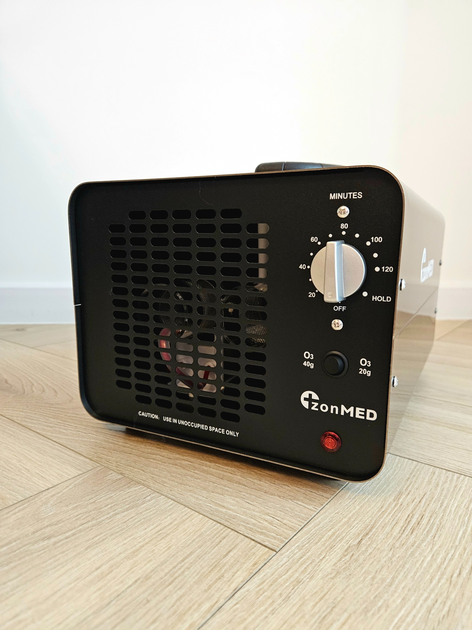 Profesjonalny ozonator – neutralizacja zapachów i dezynfekcja.