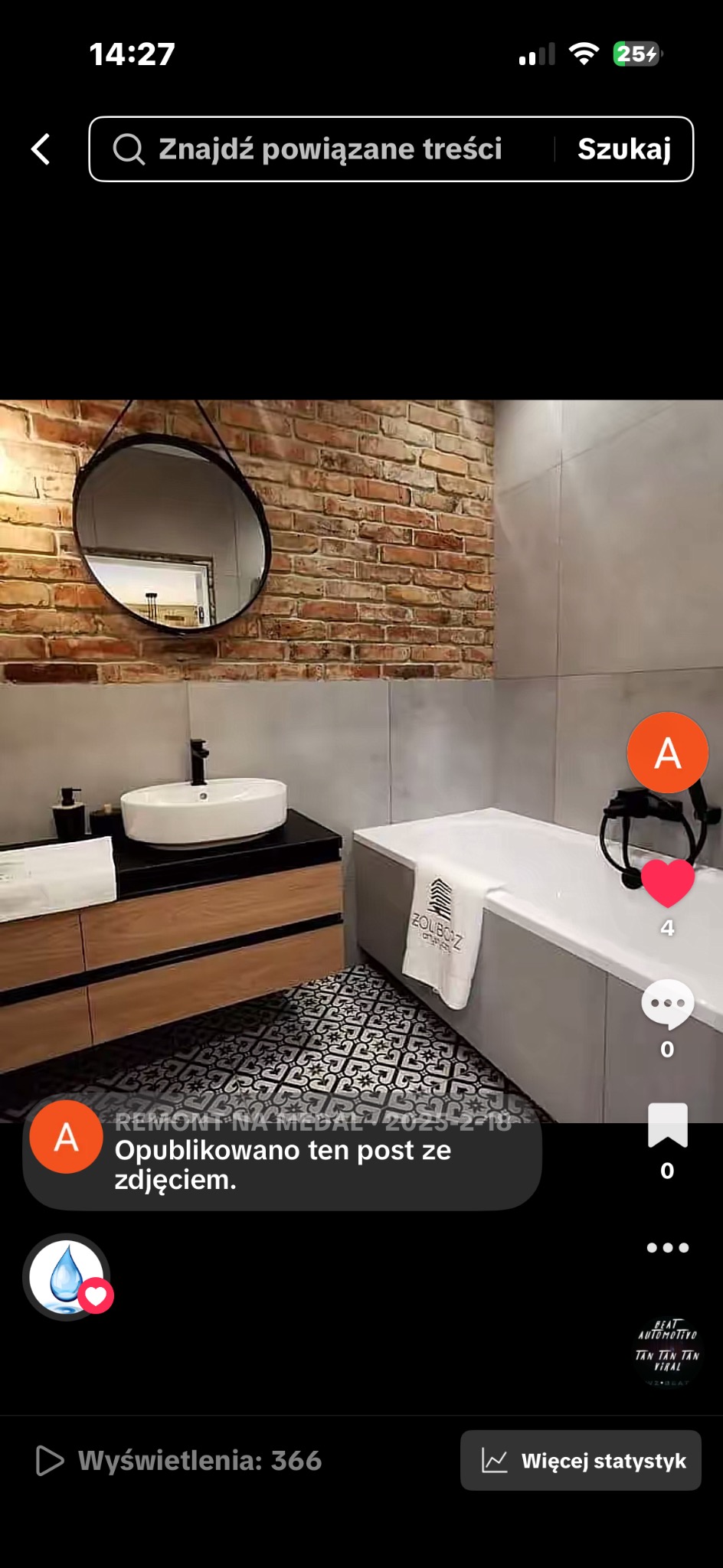 Nowoczesna łazienka po remoncie: umywalka na szafce z drewnianymi frontami, wanna obok, wzorzysta podłoga, ściana z cegły i okrągłe lustro.