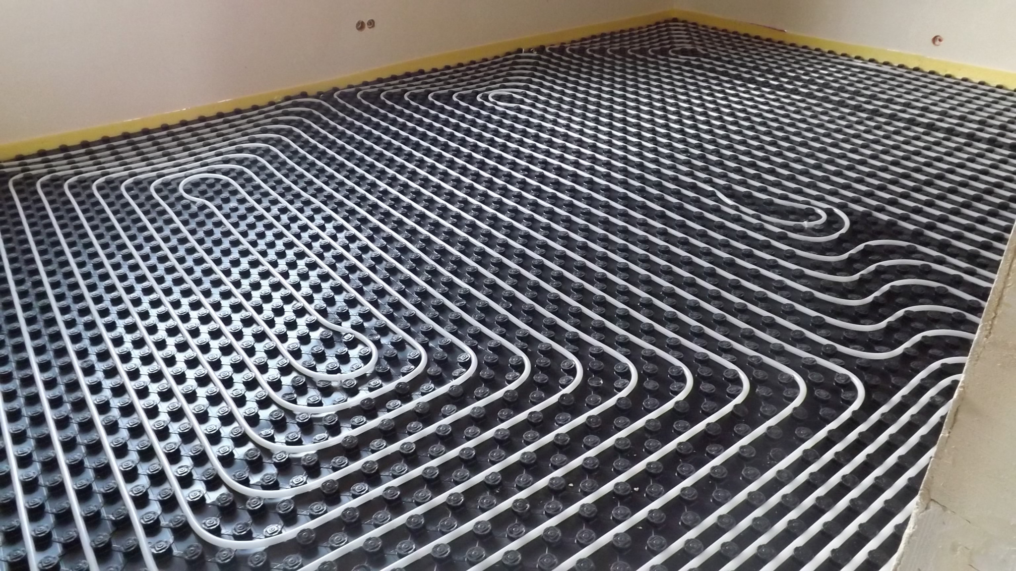 Ogrzewanie podłogowe na macie Rehau