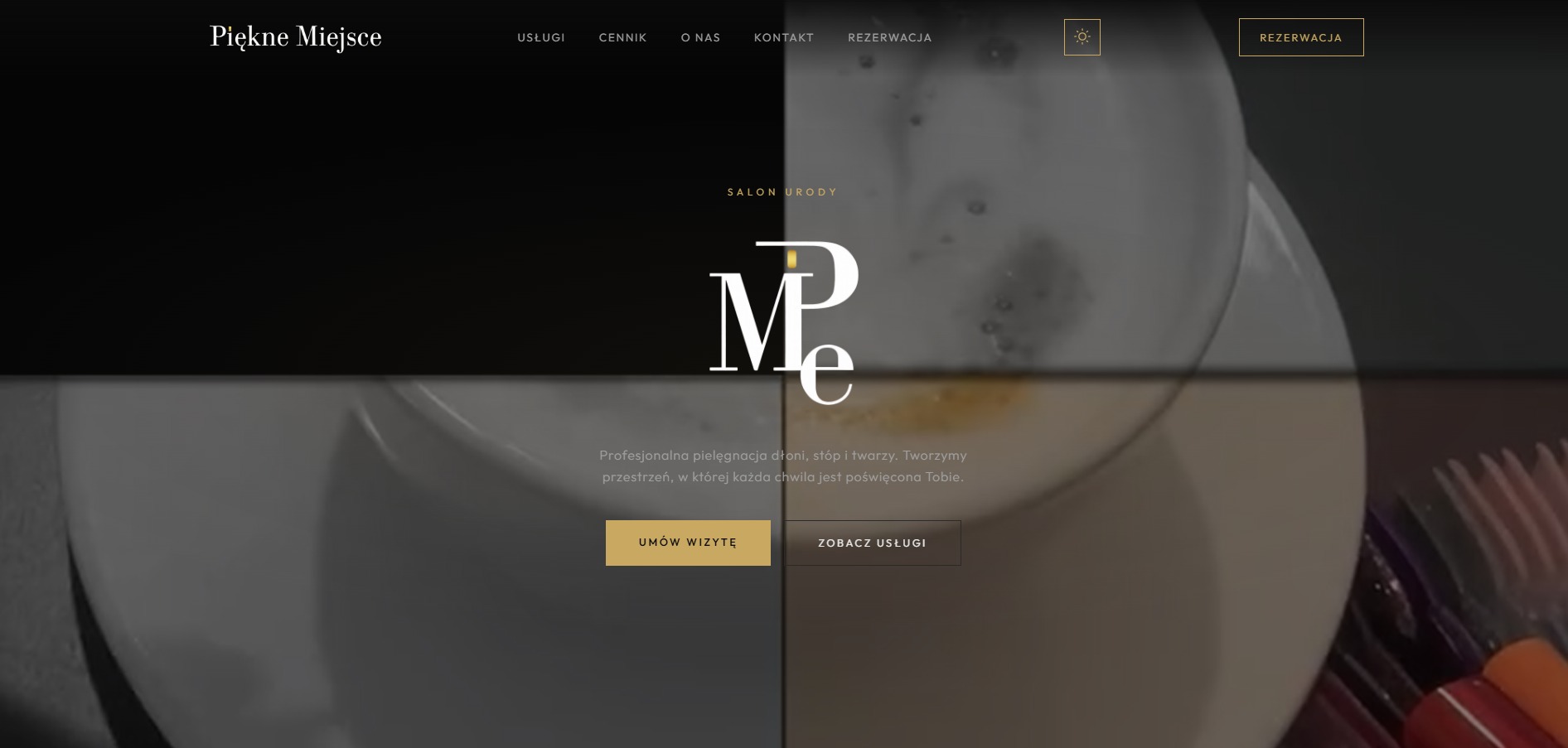 Elegancki layout strony internetowej salonu urody z logo 'MP', hasłem o pielęgnacji dłoni, stóp i twarzy oraz przyciskami 'Umów wizytę' i 'Zobacz usługi'.