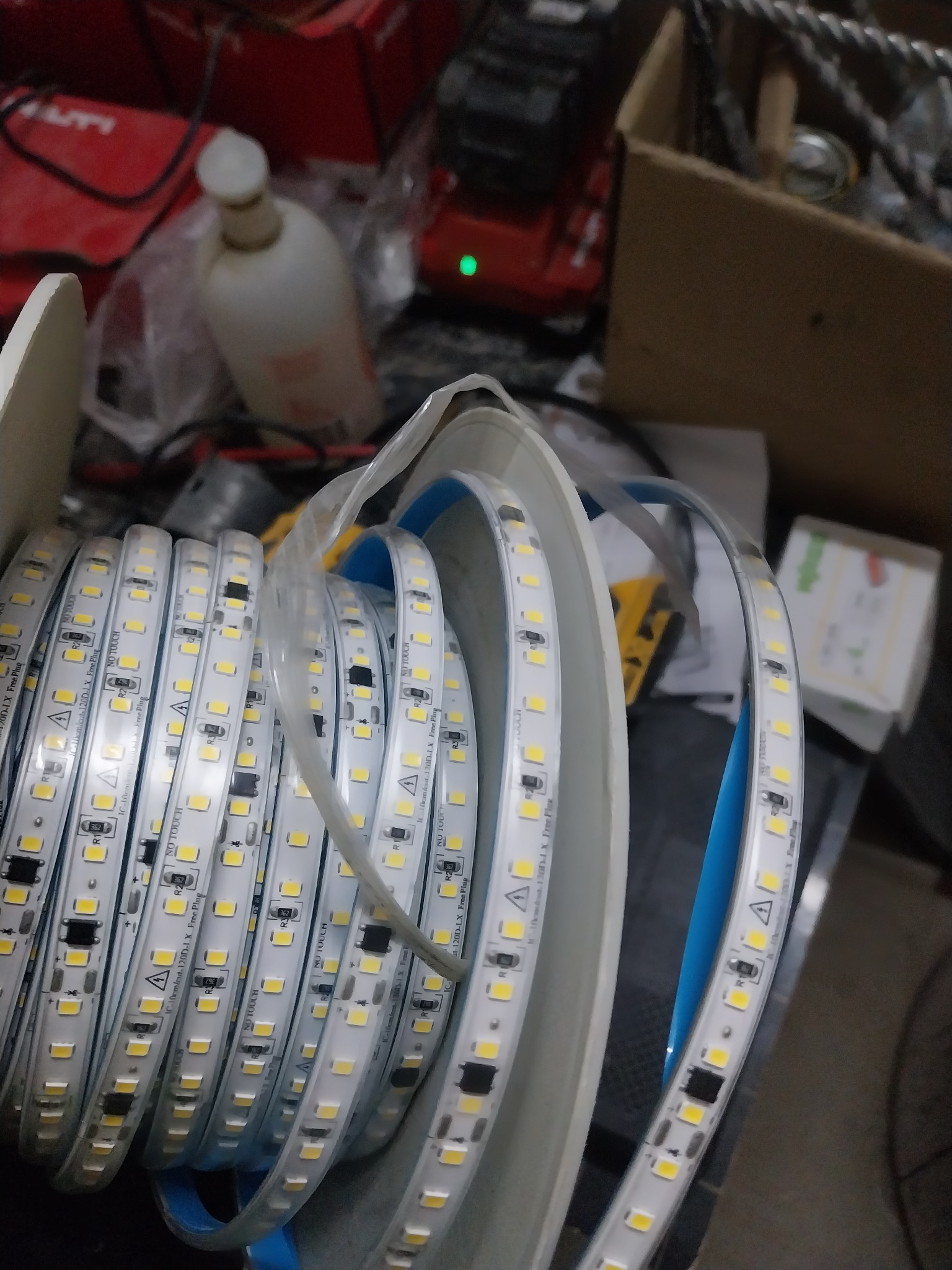 Oświetlenie, iluminację np LED...