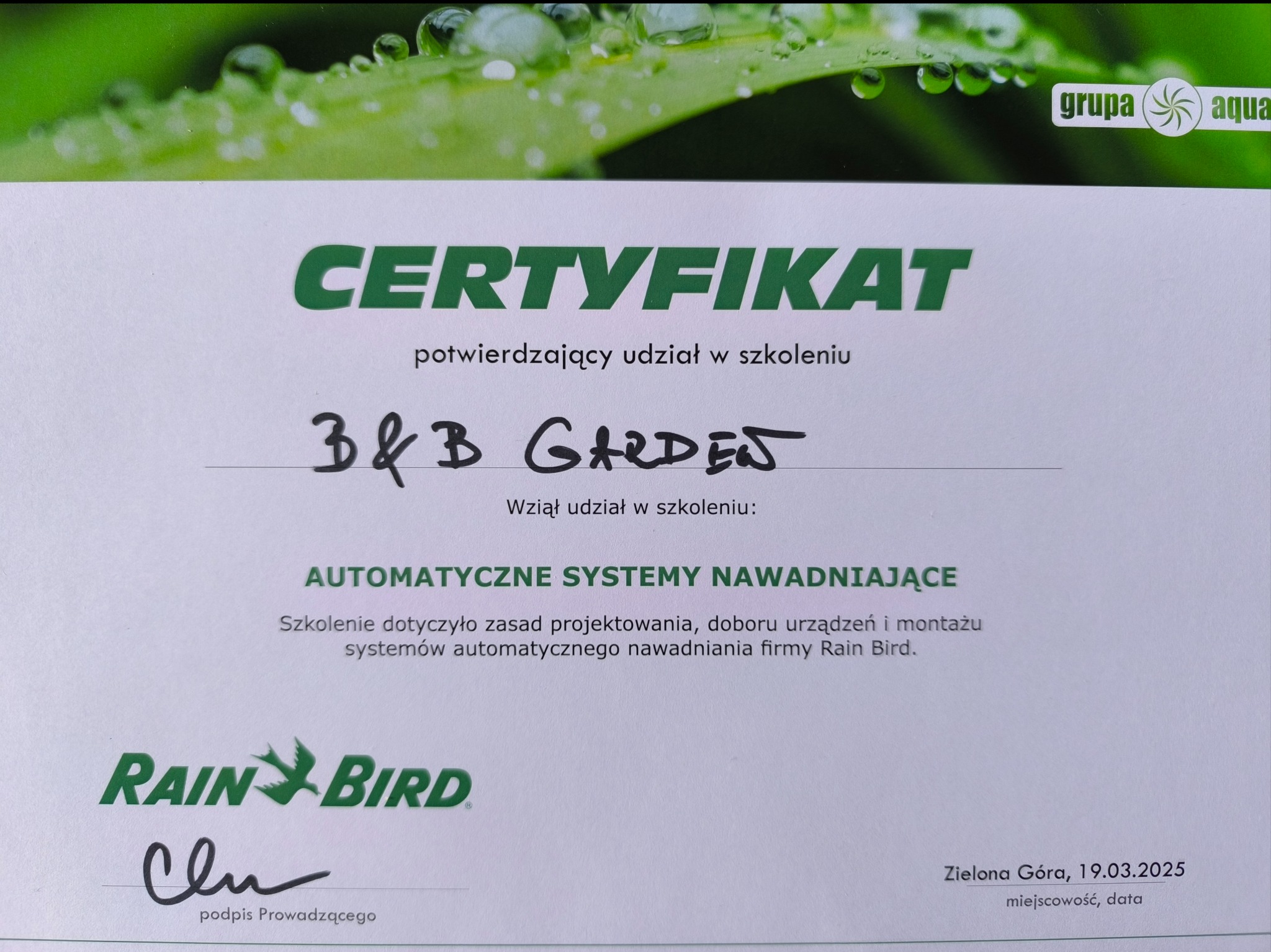 Certyfikat B&B Garden potwierdzający udział w szkoleniu z automatycznych systemów nawadniających Rain Bird, z datą 19.03.2025.