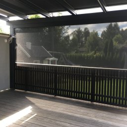 Zadaszenie szklane wraz z zintegrowaną markizą oraz roletą typu screen