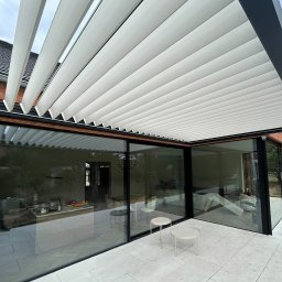 Pergola bioklimatyczna (lamelowa) z zintegrowanym oświetleniem led