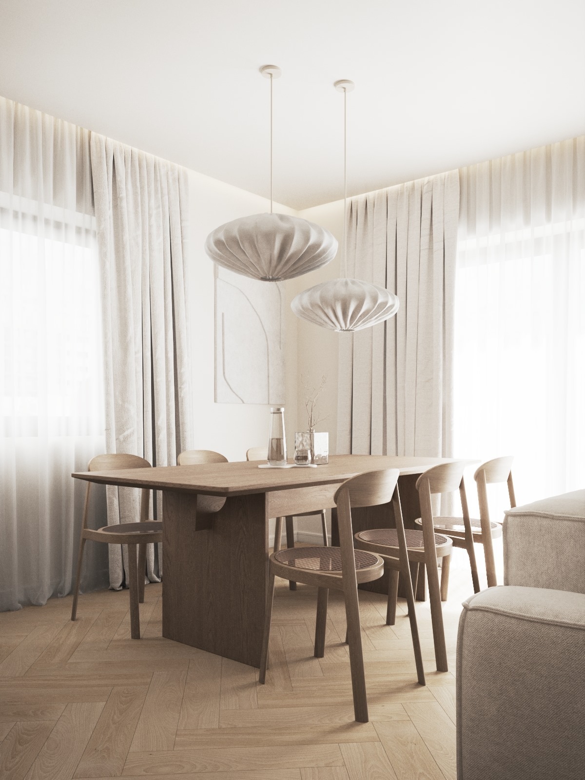 Jasne wnętrze jadalni z drewnianym stołem, krzesłami z plecionką i dwoma lampami w kształcie dysków. Minimalistyczny wystrój z zasłonami i parkietem w jodełkę.
