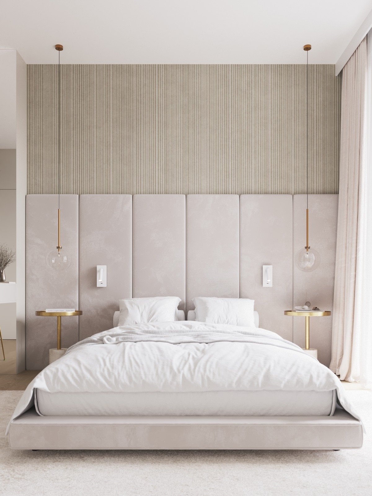 Elegancka sypialnia w beżach: łóżko z wysokim tapicerowanym wezgłowiem, minimalistyczne lampy wiszące i stoliki nocne. Subtelne oświetlenie i tekstylia tworzą przytulną atmosferę.
