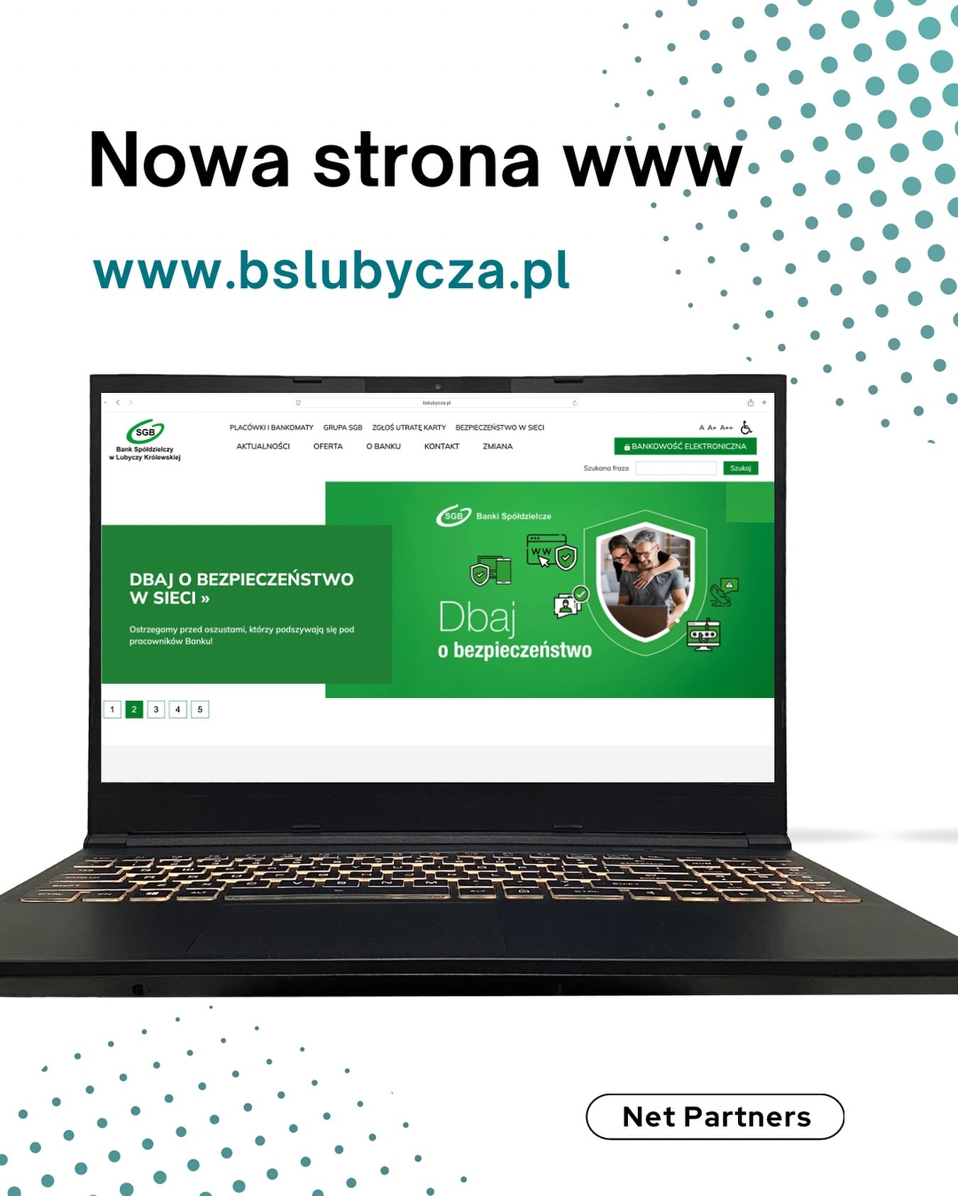 Laptop wyświetla nową stronę internetową bslubycza.pl z zielonym motywem bezpieczeństwa bankowego. Widoczny ekran z menu i hasłem 'Dbaj o bezpieczeństwo w sieci'.