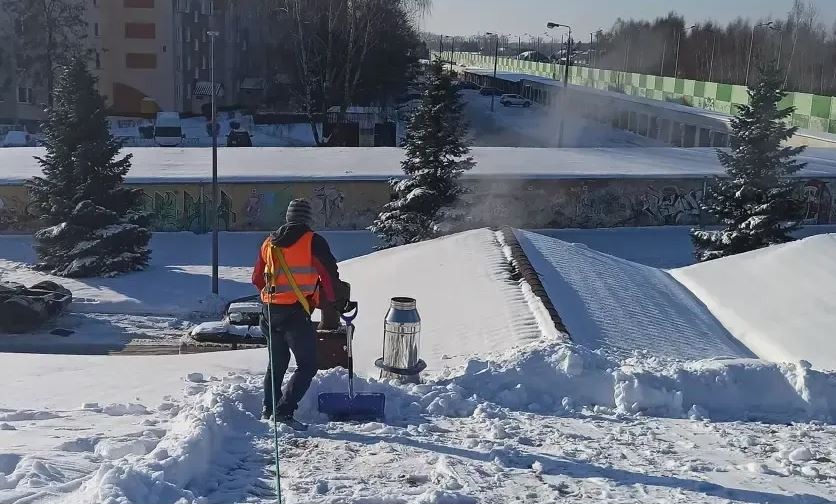 Odśnieżania dachów zakładu produkcyjnego Warszawa