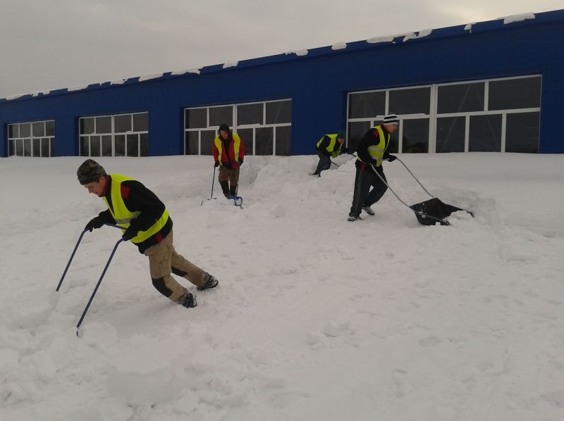 Odśnieżanie hali magazynowej w Słupsku