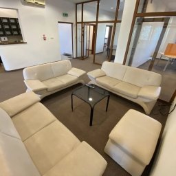 Poczekalnia, pyszna kawa , darmowe Wi-Fi