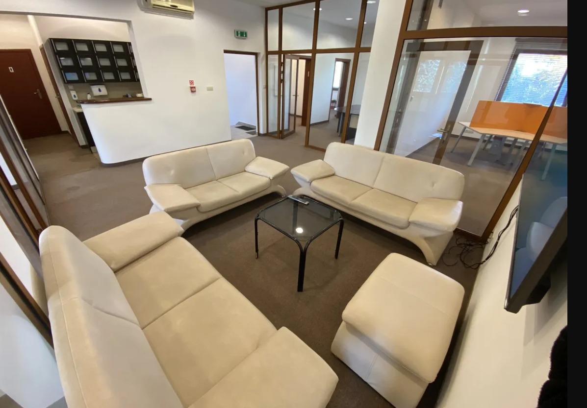 Poczekalnia, pyszna kawa , darmowe Wi-Fi