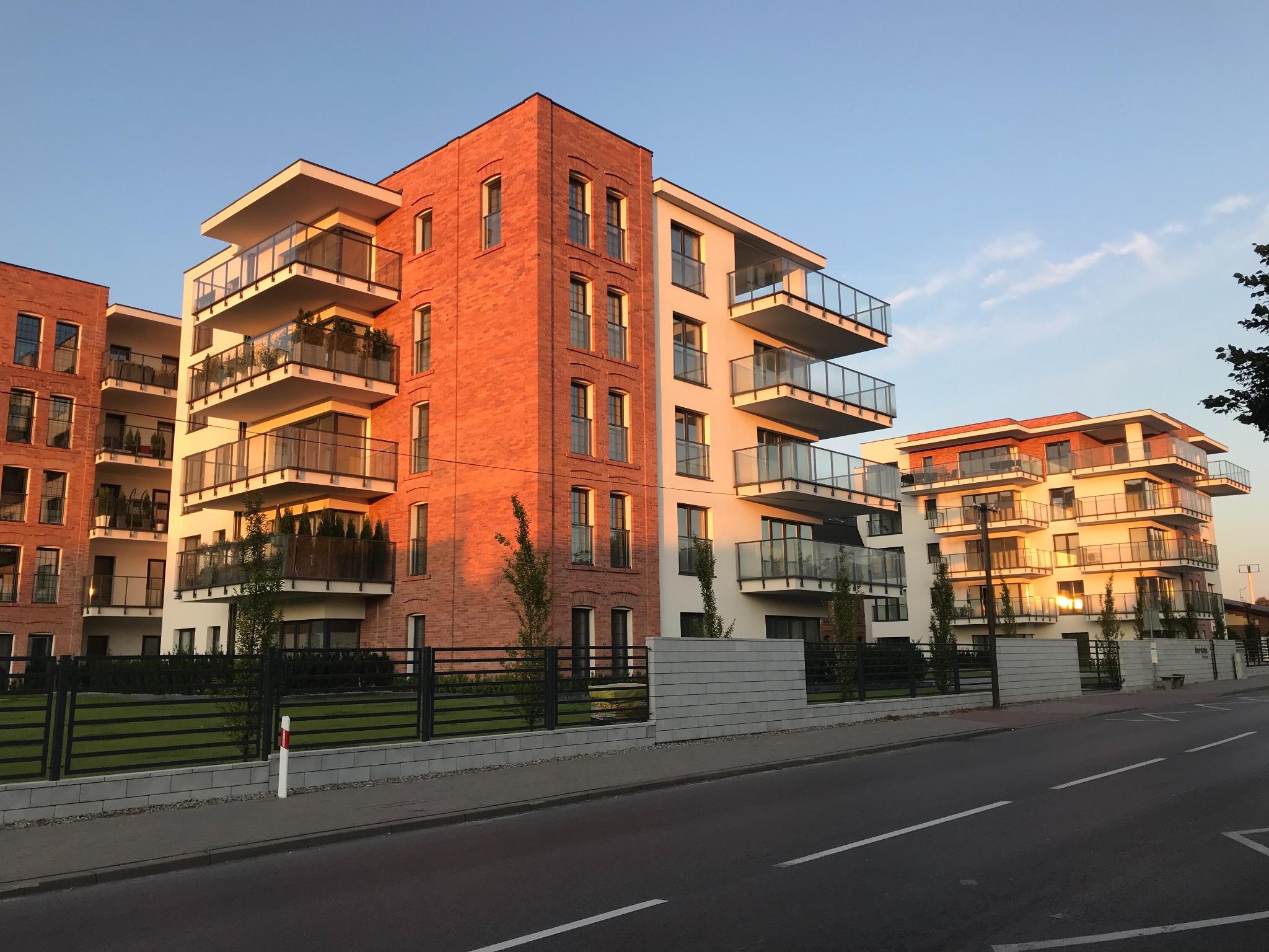 Amerykanka Residence w Wieluniu. Autor projektu Architekt Jarosław Włodarczyk | Włodarczyk Projekt Sieradz