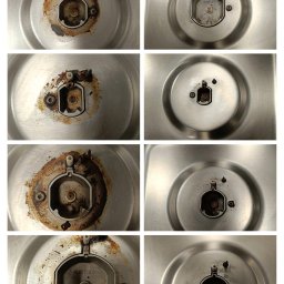 CZARY MARY-NATALIA CHROBAK - Kuchenka gazowa przed i po czyszczeniu. Widoczne palniki z uporczywymi zabrudzeniami i te same palniki po usunięciu brudu. Efekt czyszczenia.