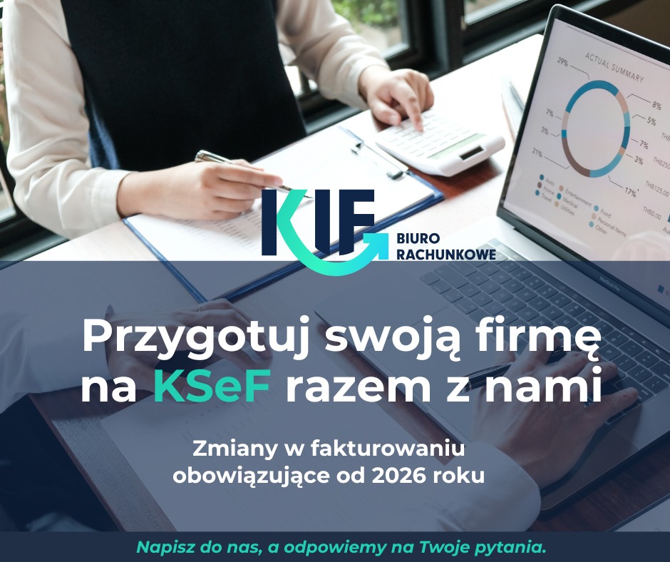 Biuro rachunkowe KIF: kobieta przy biurku z laptopem i kalkulatorem, analizuje dane finansowe. Grafika informuje o zmianach w fakturowaniu KSeF od 2026.
