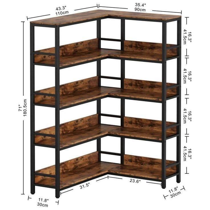 Regał narożny z metalową ramą i drewnianymi półkami o wymiarach 180.5cm wysokości, 110cm i 90cm szerokości blatu, prezentowany na białym tle.