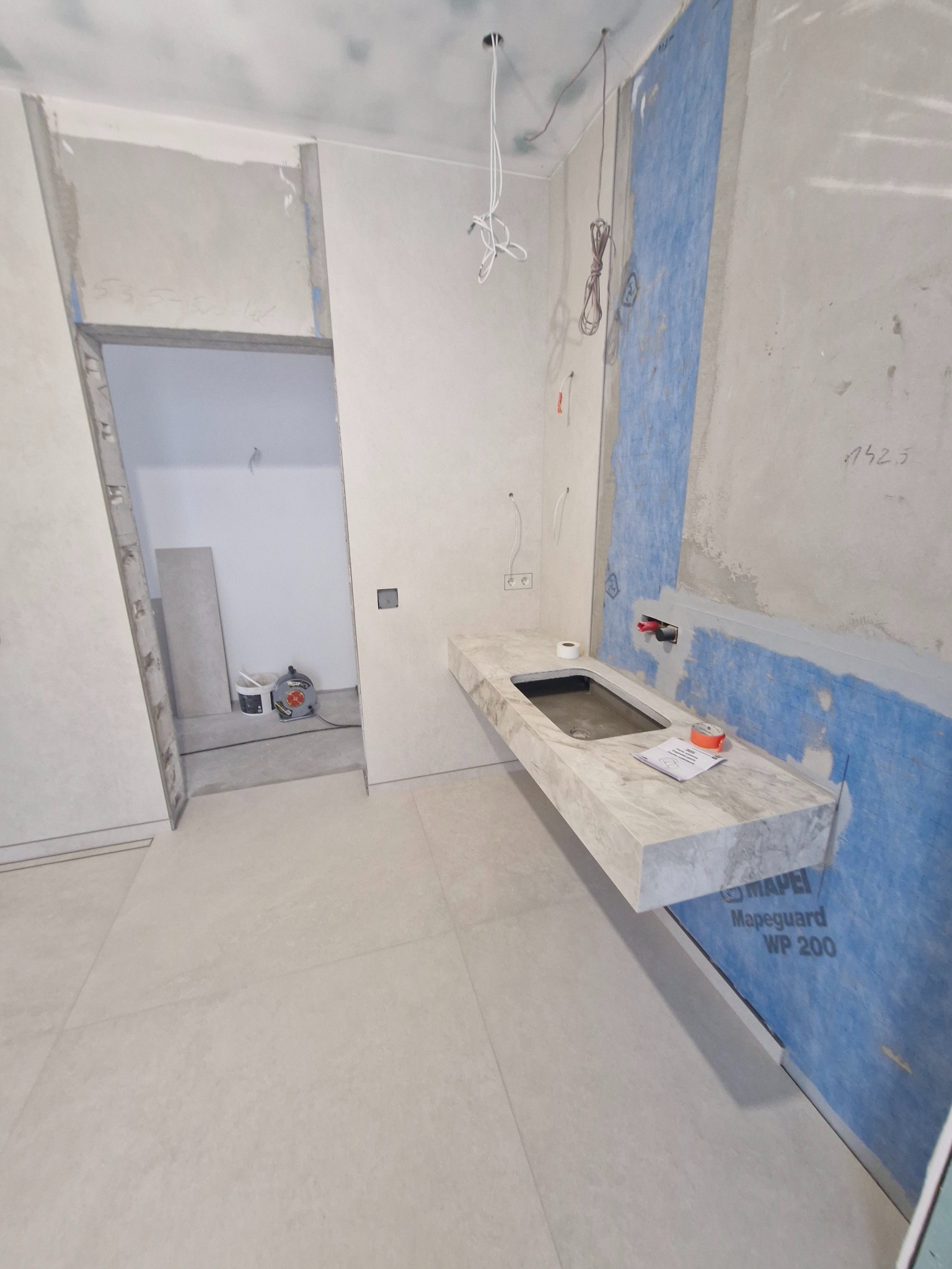 Blat wykonany z płytki dużego formatu