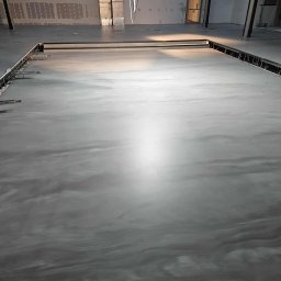 posadzka dwubarwna w wykończeniu satynowym