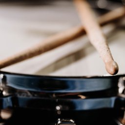 Lekcje gry na perkusji w studio nagrań w Katowicach