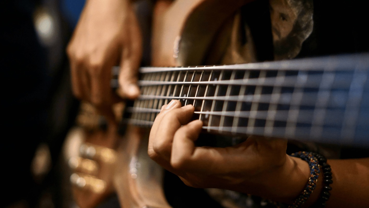 Lekcje gry na basie w studio nagrań w Katowicach