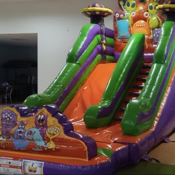 UFO Mini
 Wymiary: ok. 5,5 m (dł.) x 3 m (szer.) x 4 m (wys.)
• Zjeżdżalnia(półka zjazdowa) : 1,8 m