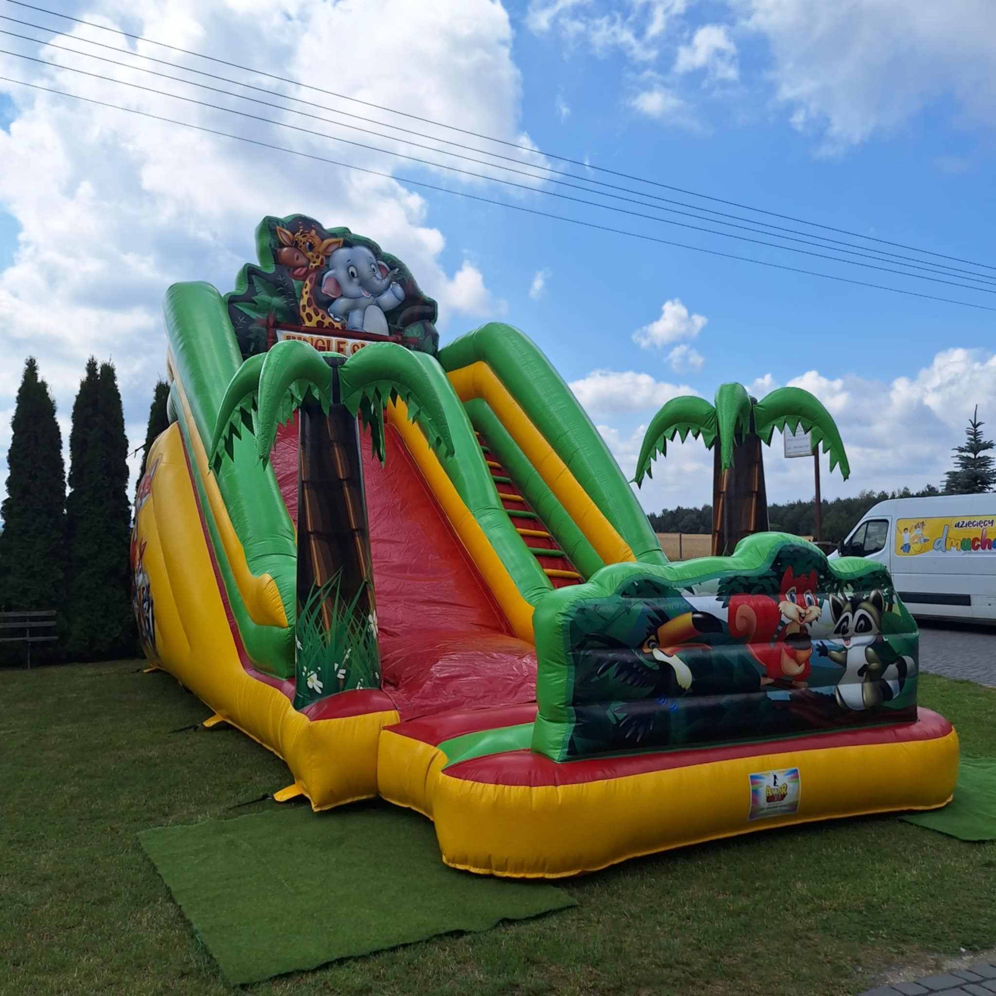 DŻUNGLA • Wymiary: 8,5 m (dł.) x 5 m (szer.) x 6,5 m (wys.) • Zjeżdżalnia(półka zjazdowa): 5 m