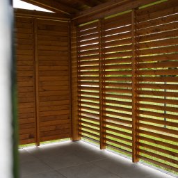 zabudowa z żaluzji ruchomych