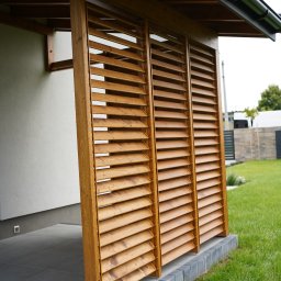 zabudowa z żaluzji ruchomych