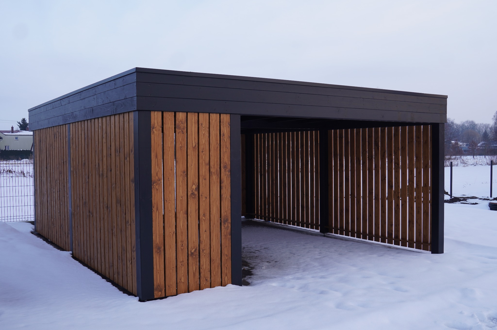 Wiata na 1 samochód z miejscem na rowery