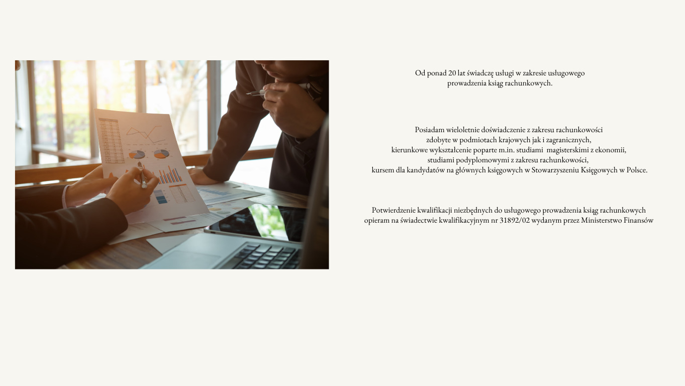 Analiza danych finansowych: dwie osoby pochylone nad raportem z wykresami, laptop na stole, jasne światło dzienne. Konsultacja biznesowa w biurze.