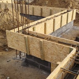 Łukasz Główczyk Młody Odkrywca - Szalunek ławy fundamentowej