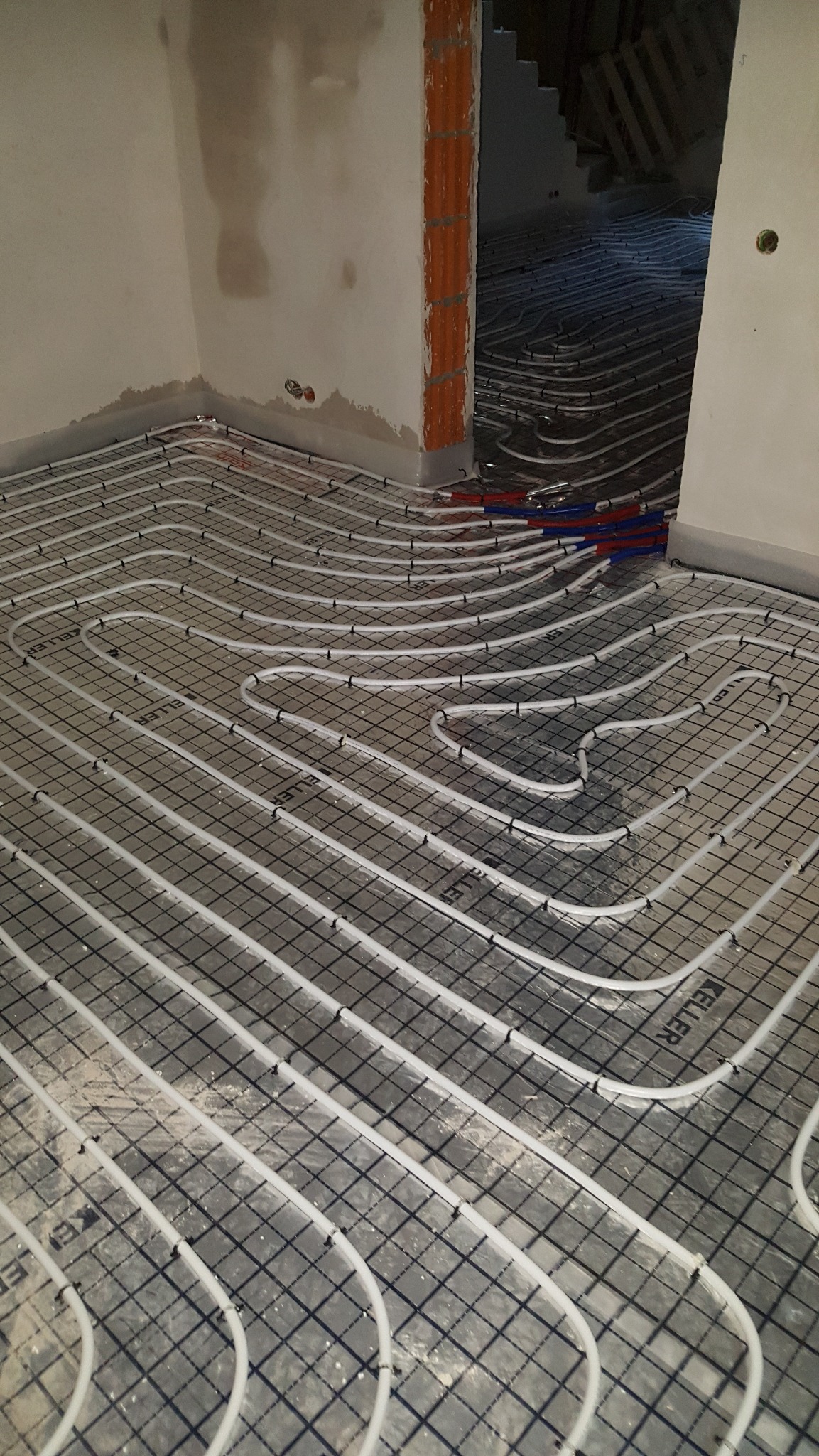 Wykonaie ogżewanaia podłogowego na objekcie)